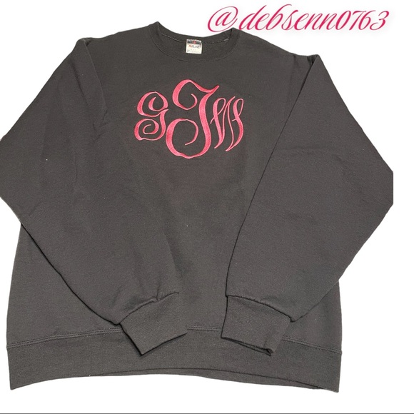 Does anyone have the initials (gTw) I have a  lot 9 Shirts and 1 Dress, all $50. - Picture 9 of 11